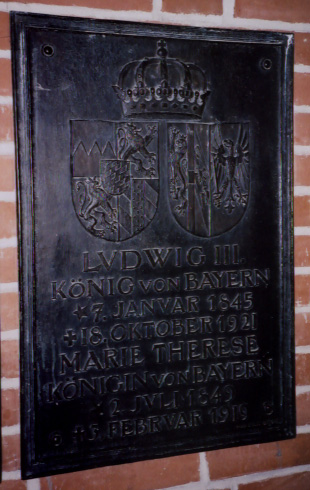 Tombs of Queen Mary IV and III and family